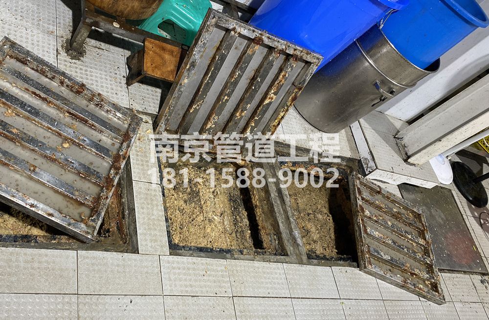 278五台山城管中队食堂隔油池清理